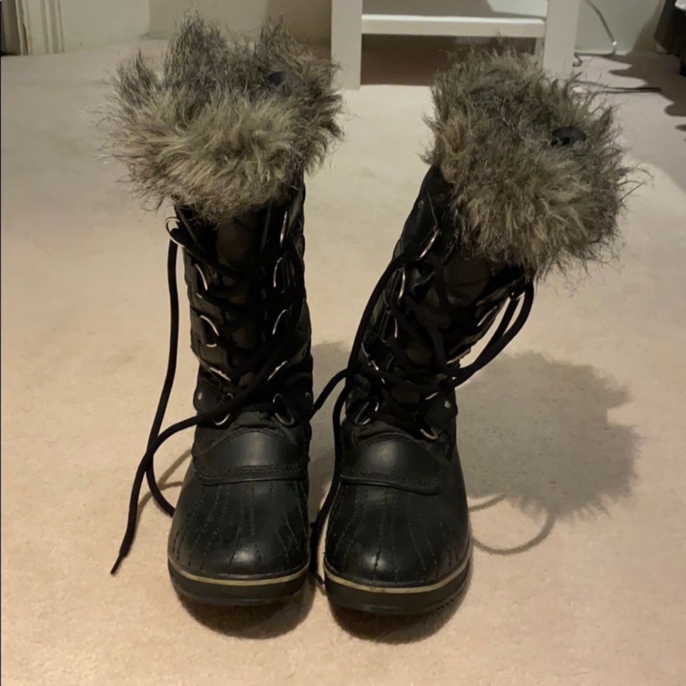 Sorel snow boots size 8